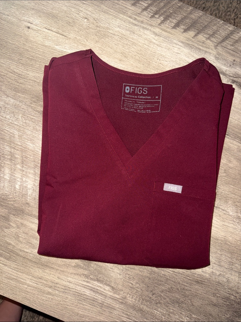 Women’s FIGS scrub top medium